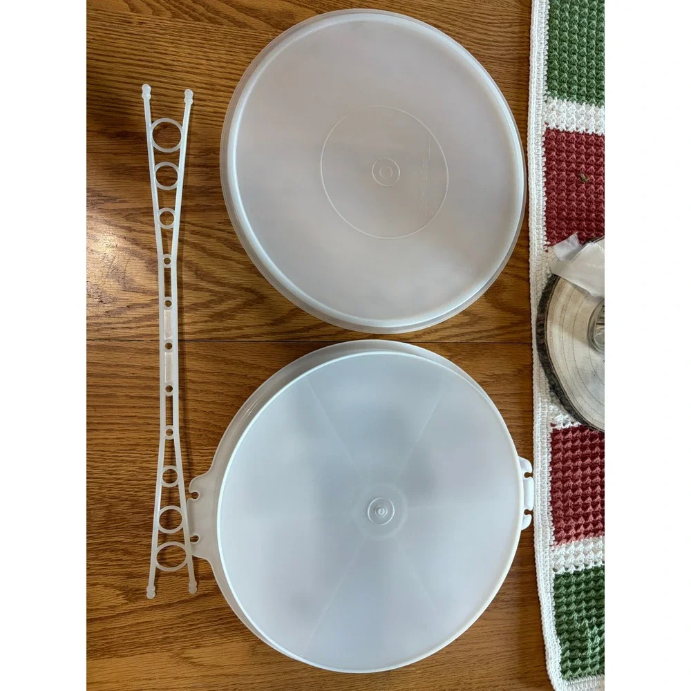 Tupperware vintage round